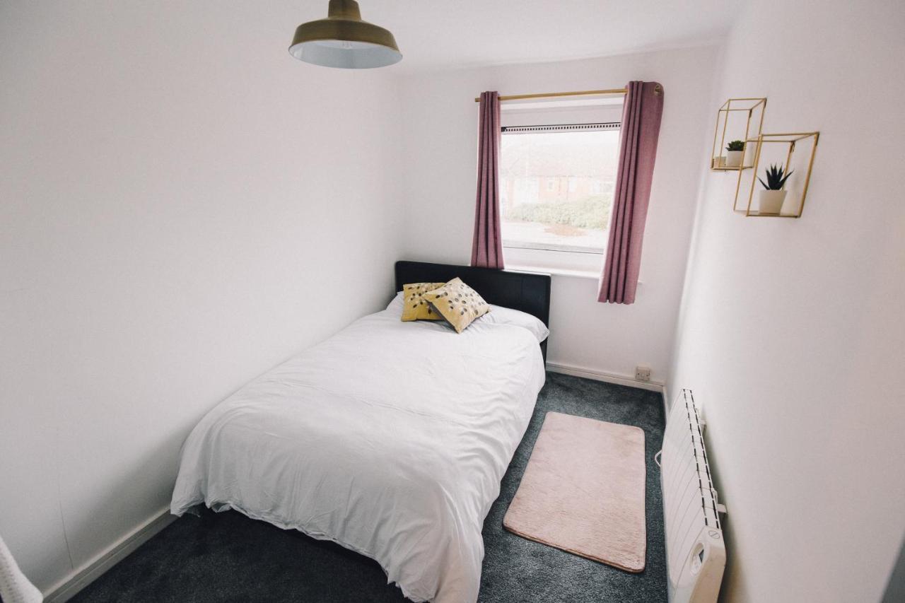 Luxe Spacious & Central 2Bed Luton Apartment - Free Parking - Free Wi-Fi - Near Ltn Airport & L&D Hospital Ngoại thất bức ảnh
