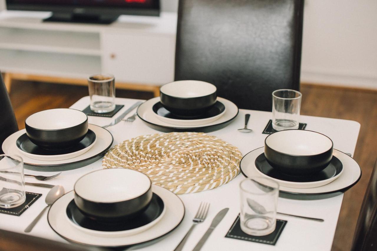 Luxe Spacious & Central 2Bed Luton Apartment - Free Parking - Free Wi-Fi - Near Ltn Airport & L&D Hospital Ngoại thất bức ảnh
